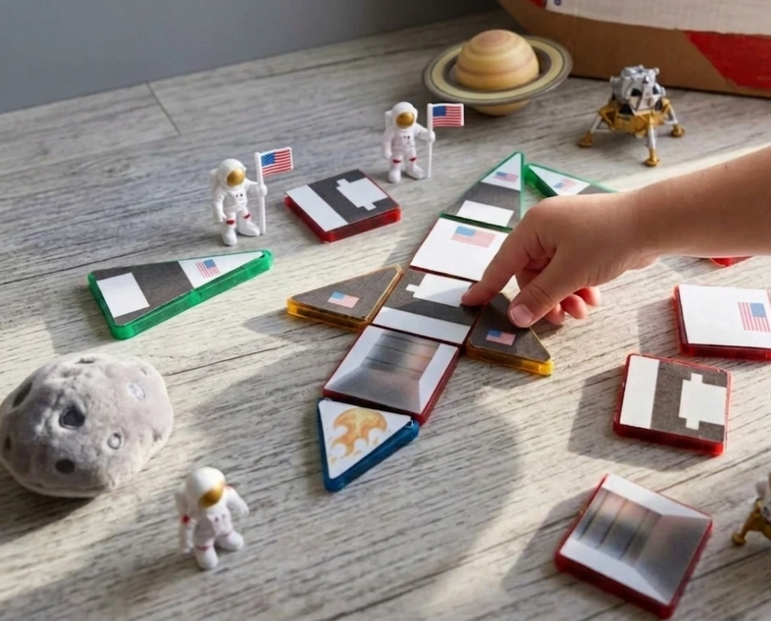 MicroMags Magnet tile toppers - Rocketship