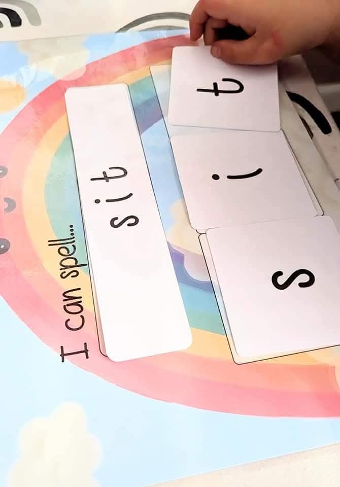 First Spelling blending words - Use with or without magnet tiles